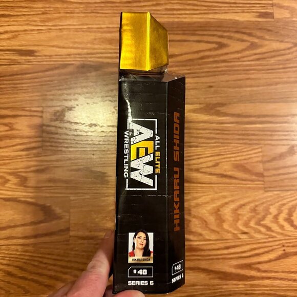 AEW Unrivaled 3 figure Set with 30 pack Display Stands - Picture 12 of 16